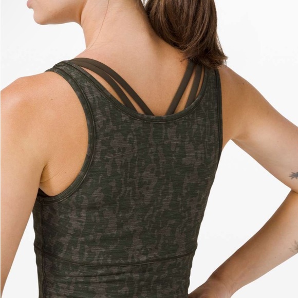 Lululemon Power Pivot Tank *Tough - Picture 4 of 6